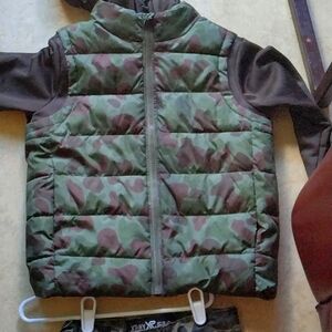 Matching coat vest and army skinny jeans